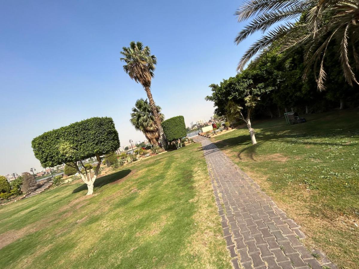 علي النيل Cairo